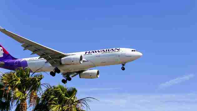 Hawaiian Airlines Will Mandate Vaccines for All US Employees